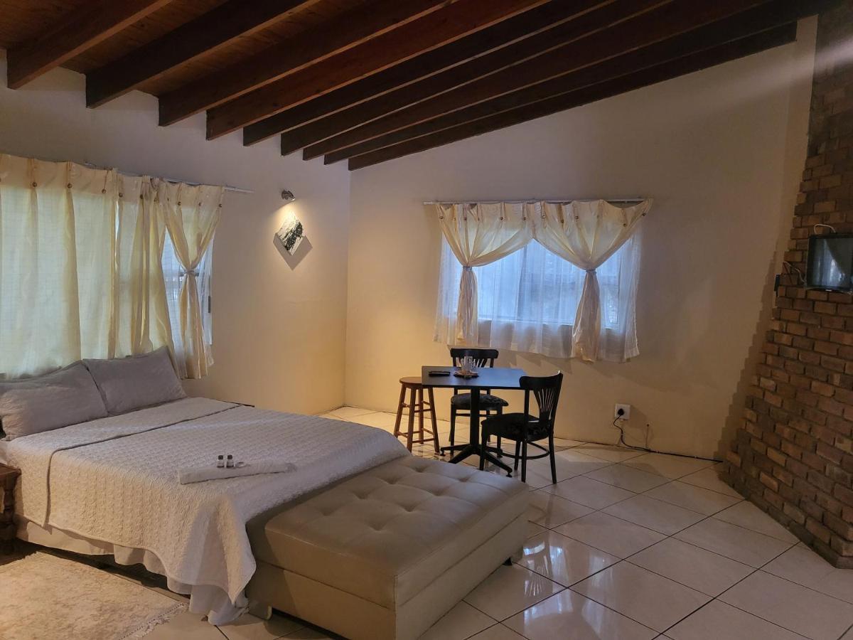 Albatrossways Lodge Сандтон Екстер'єр фото
