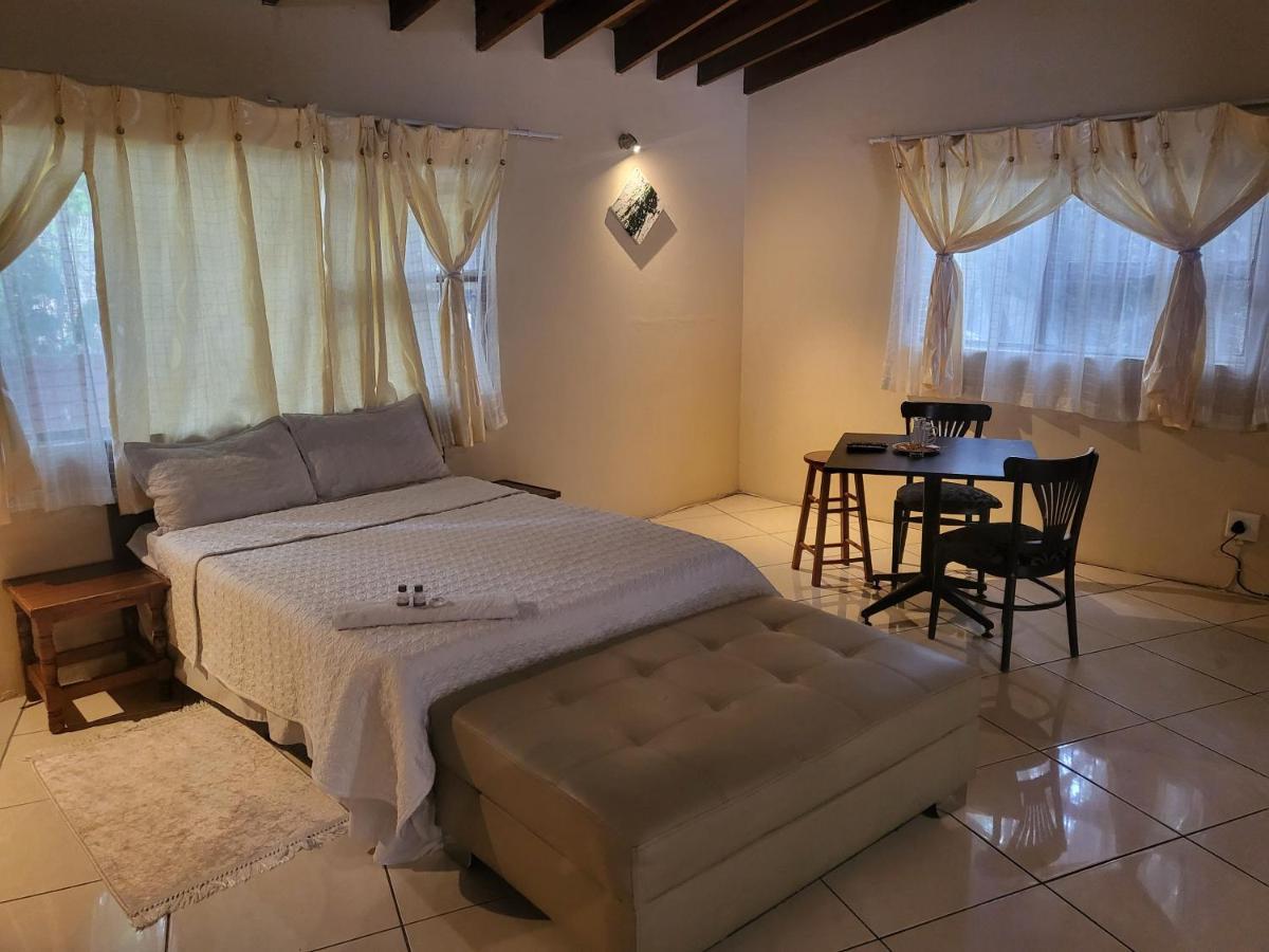 Albatrossways Lodge Сандтон Екстер'єр фото