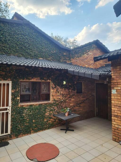 Albatrossways Lodge Сандтон Екстер'єр фото