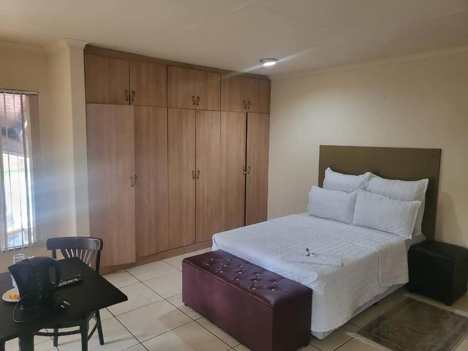 Albatrossways Lodge Сандтон Екстер'єр фото